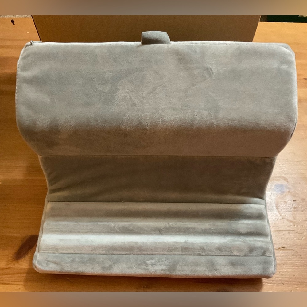 UGreen: Grey table pillow stand adjustable/folding cushion for devices and back